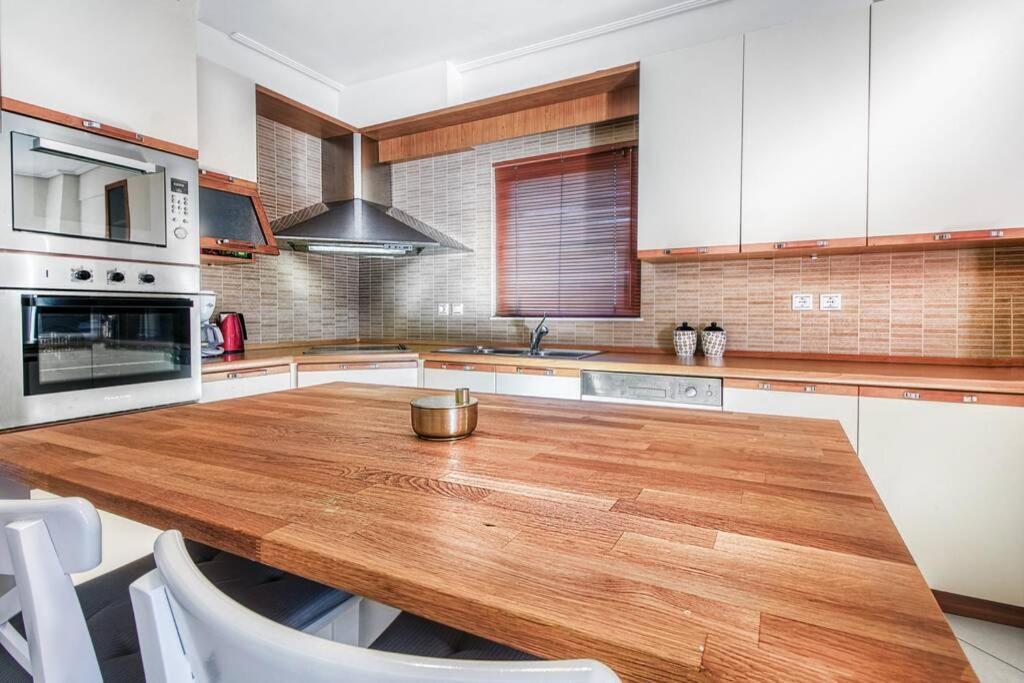Spacious Apartment In Glyfada Close To The Sea Athena Bagian luar foto