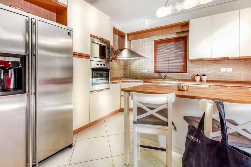 Spacious Apartment In Glyfada Close To The Sea Athena Bagian luar foto